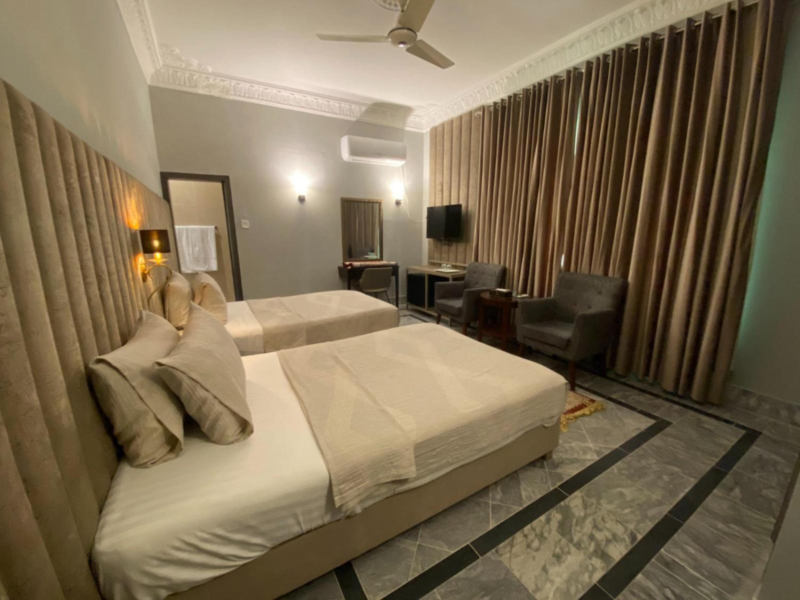 Hotel Vip Express à Peshawar Extérieur photo
