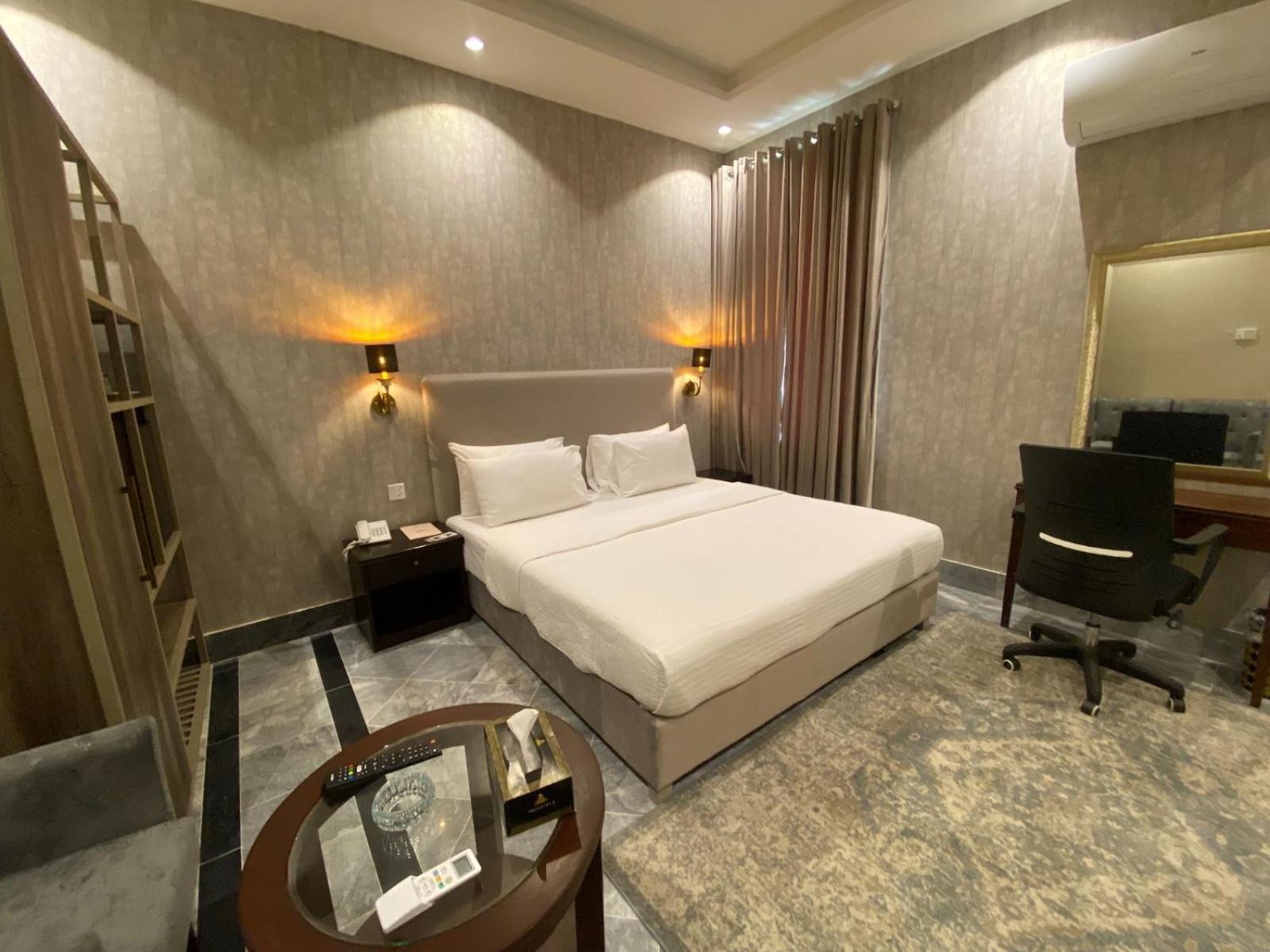 Hotel Vip Express à Peshawar Extérieur photo